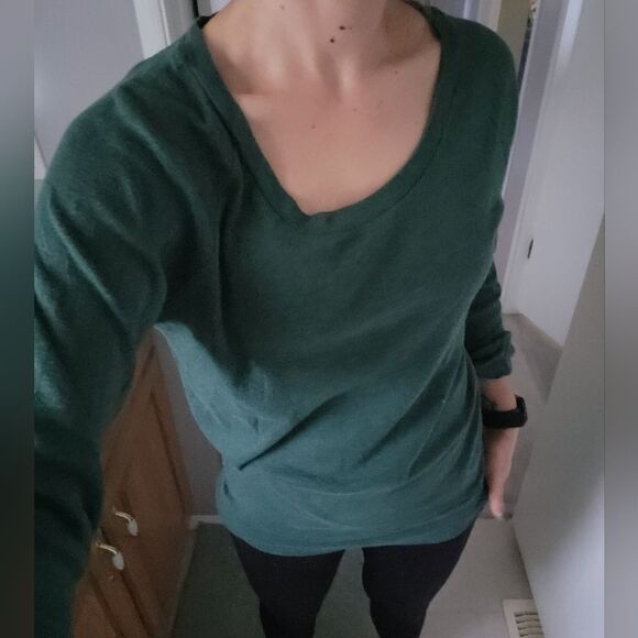 Aritzia TNA DEL-MAR Green Longsleeve Pullover with Rolled Cuffs - Picture 5 of 7